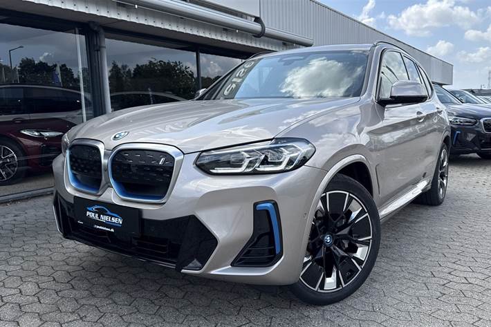 Grå BMW iX3 fra 2022