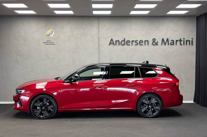 Rød Opel Astra-e fra 2024