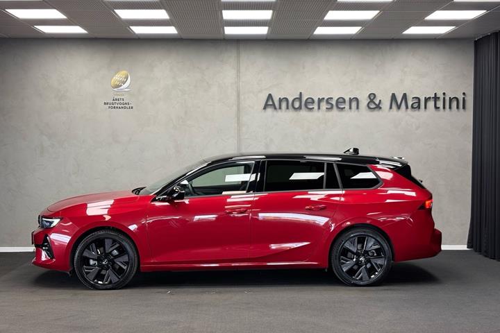 Rød Opel Astra-e fra 2024