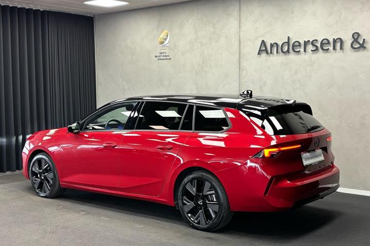 Rød Opel Astra-e fra 2024