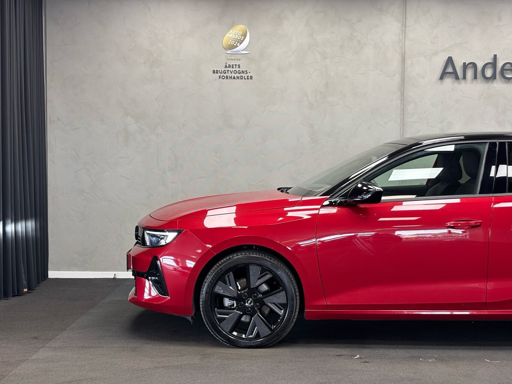 Rød Opel Astra-e fra 2024