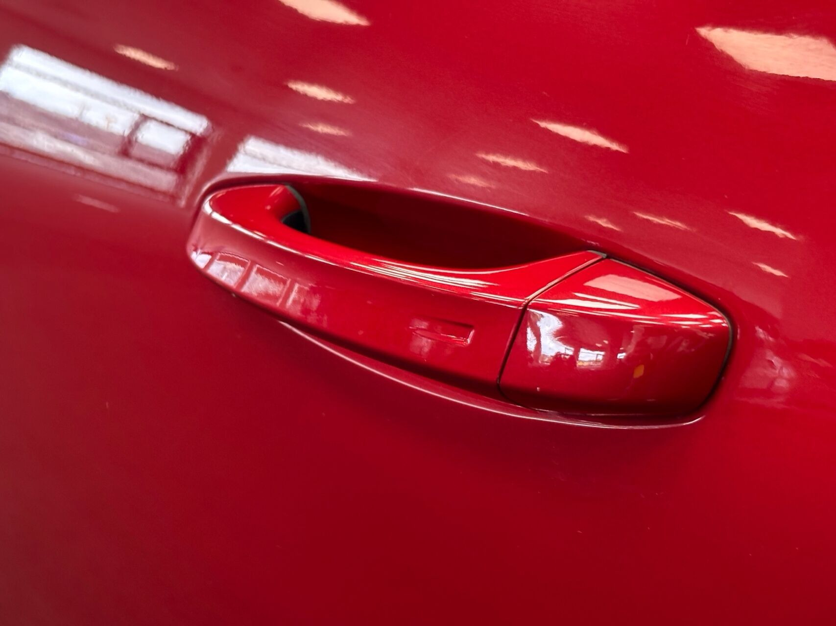 Rød Opel Astra-e fra 2024