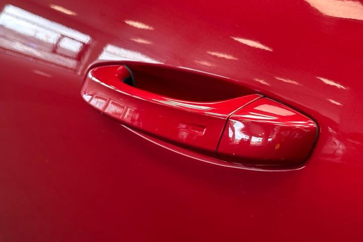 Rød Opel Astra-e fra 2024