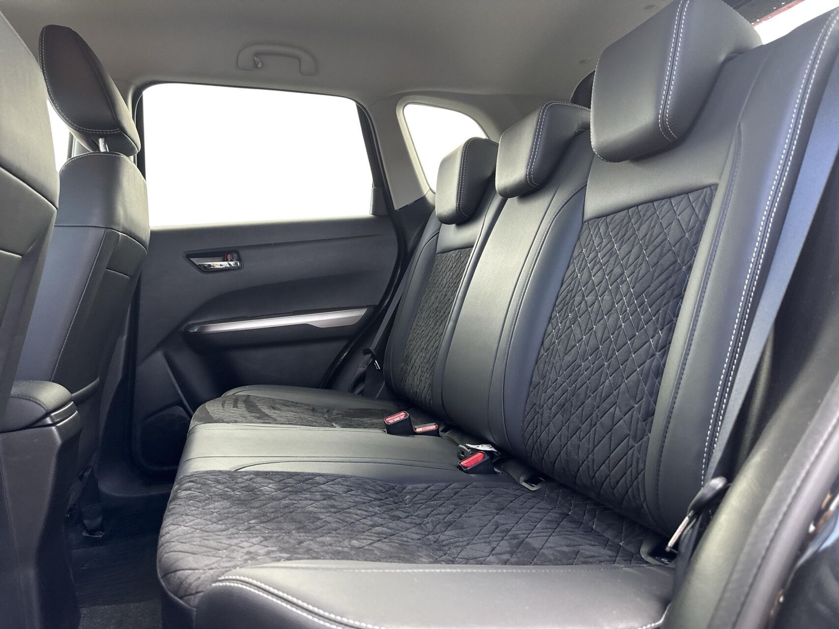 Sort Suzuki Vitara fra 2025