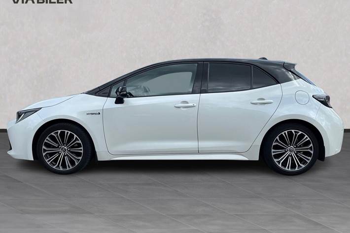 Hvid Toyota Corolla fra 2020