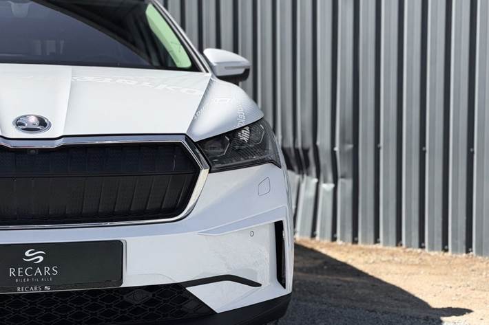 Hvid Skoda Enyaq fra 2022