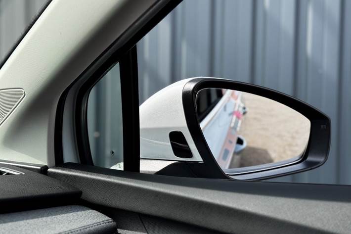 Hvid Skoda Enyaq fra 2022