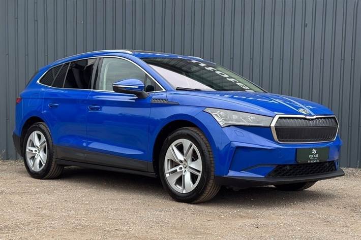 Blå Skoda Enyaq fra 2022