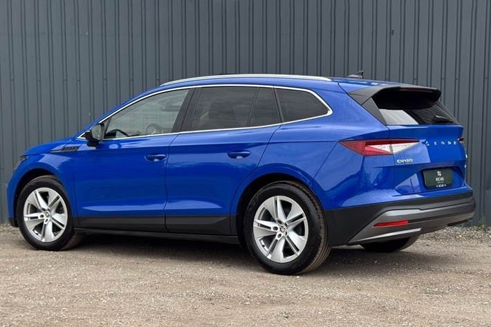 Blå Skoda Enyaq fra 2022