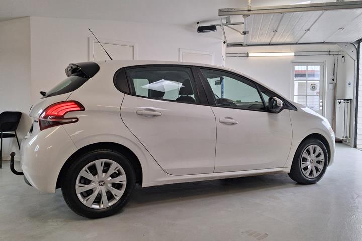 Hvid Peugeot 208 fra 2016