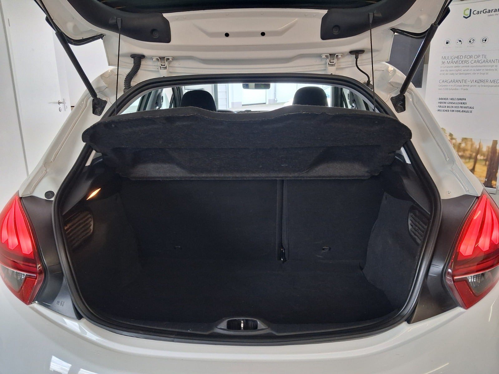 Hvid Peugeot 208 fra 2016
