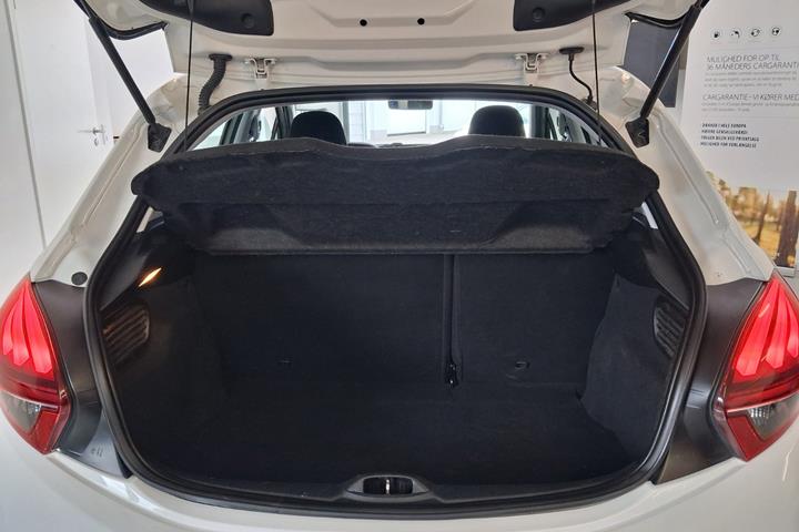 Hvid Peugeot 208 fra 2016