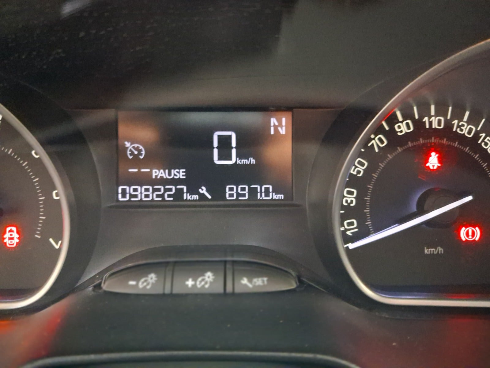 Hvid Peugeot 208 fra 2016
