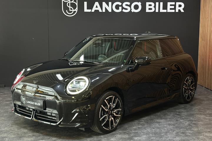 Sort Mini Cooper E fra 2024