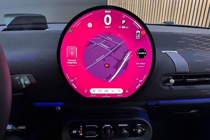 Sort Mini Cooper E fra 2024