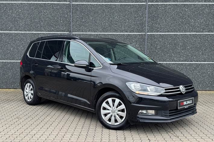 Sort VW Touran fra 2017