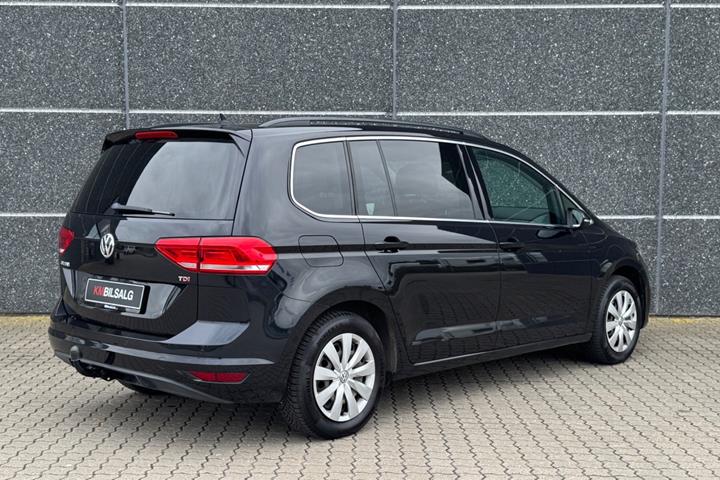 Sort VW Touran fra 2017