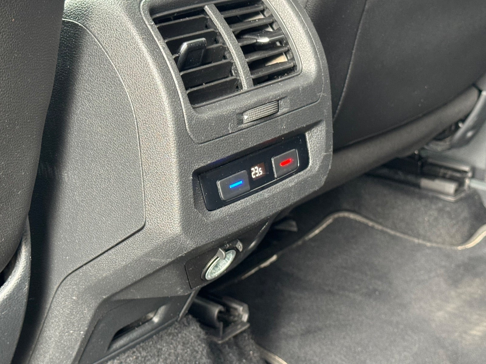 Sort VW Touran fra 2017
