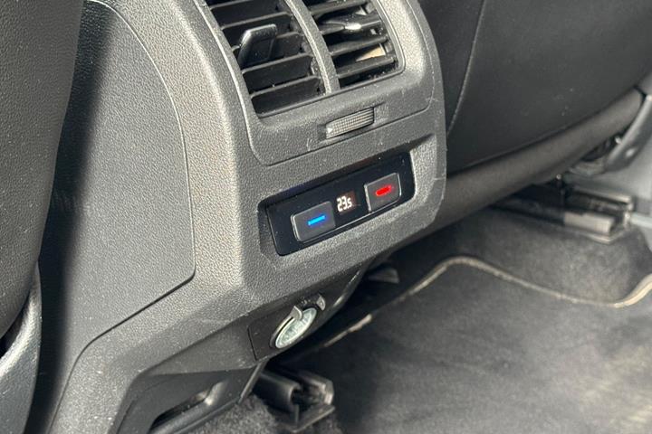 Sort VW Touran fra 2017
