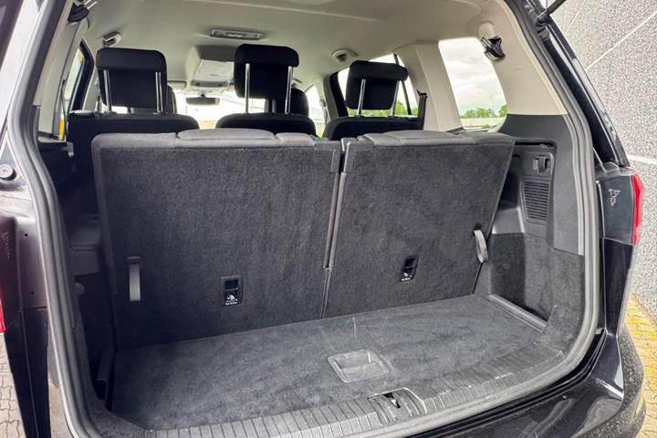 Sort VW Touran fra 2017