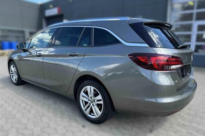 Grå Opel Astra fra 2018