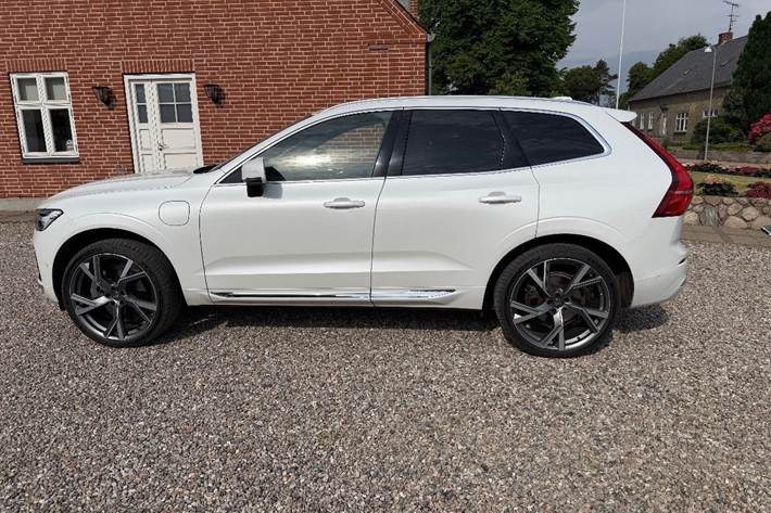 Hvid Volvo XC60 fra 2023
