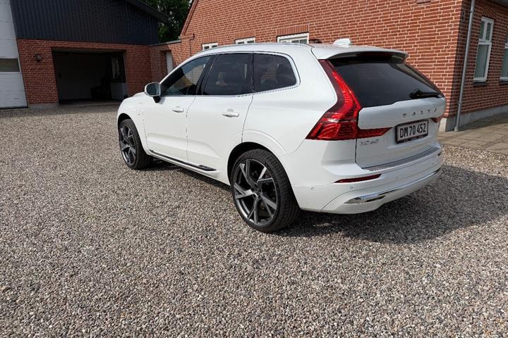 Hvid Volvo XC60 fra 2023