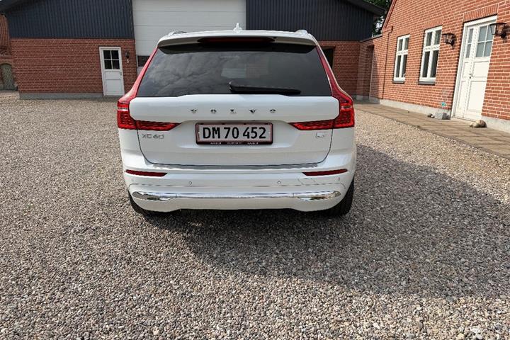 Hvid Volvo XC60 fra 2023
