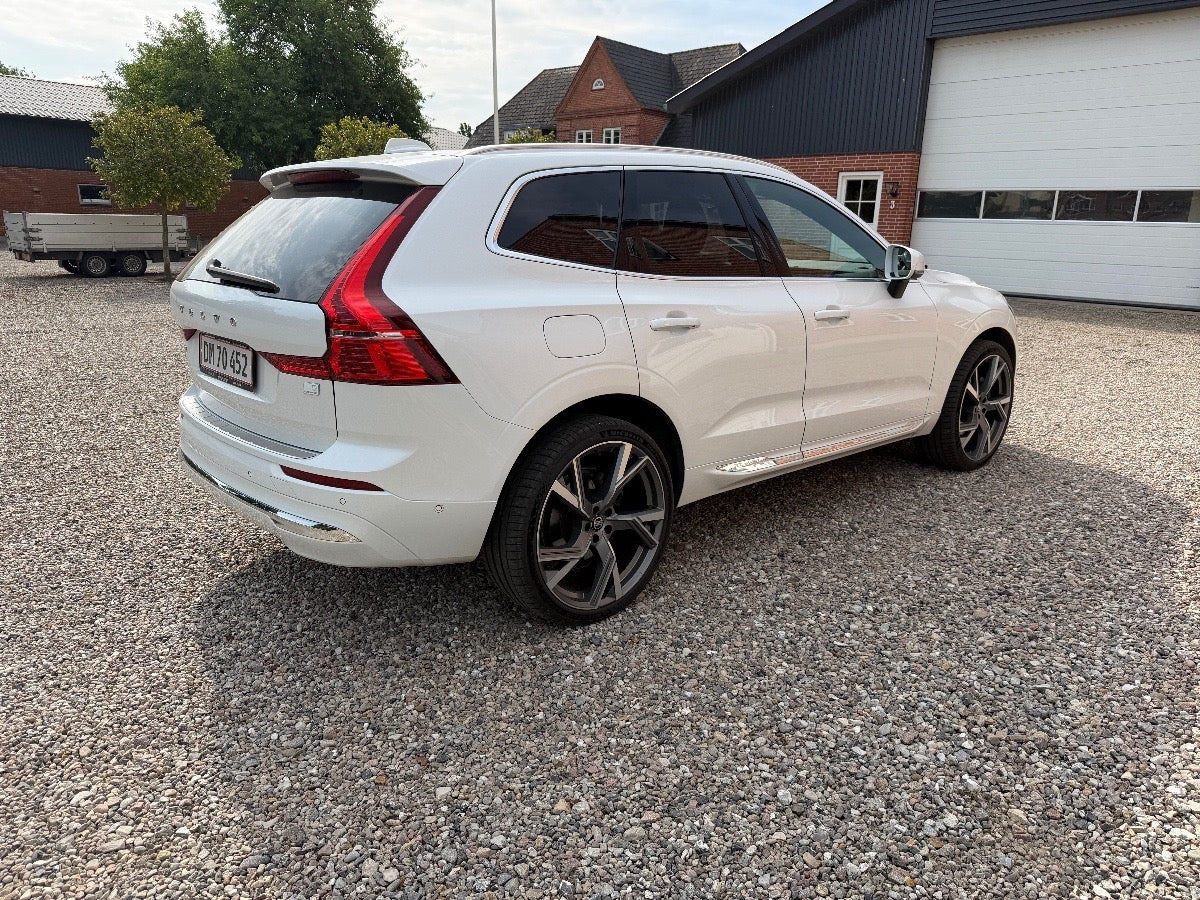 Hvid Volvo XC60 fra 2023