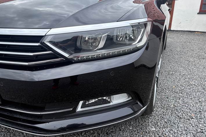 Sort VW Passat fra 2017