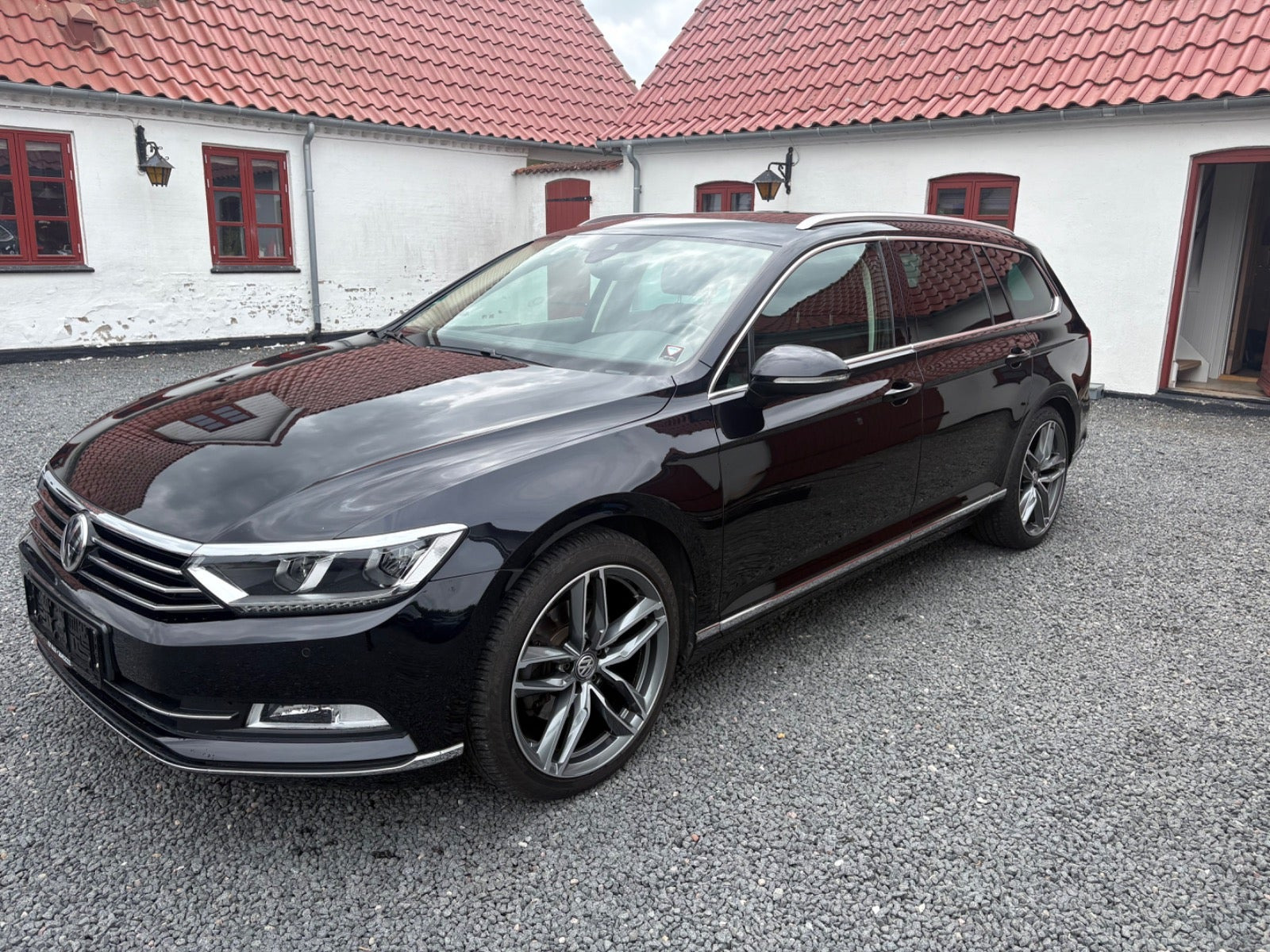 Sort VW Passat fra 2017