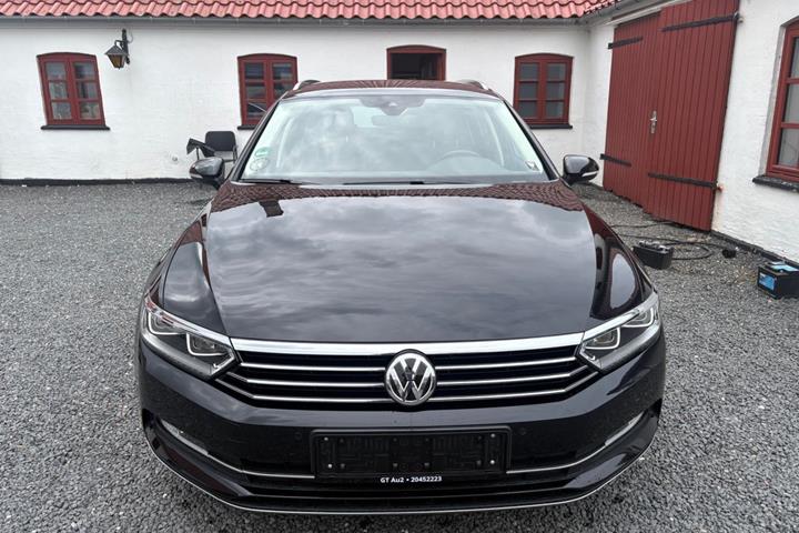 Sort VW Passat fra 2017