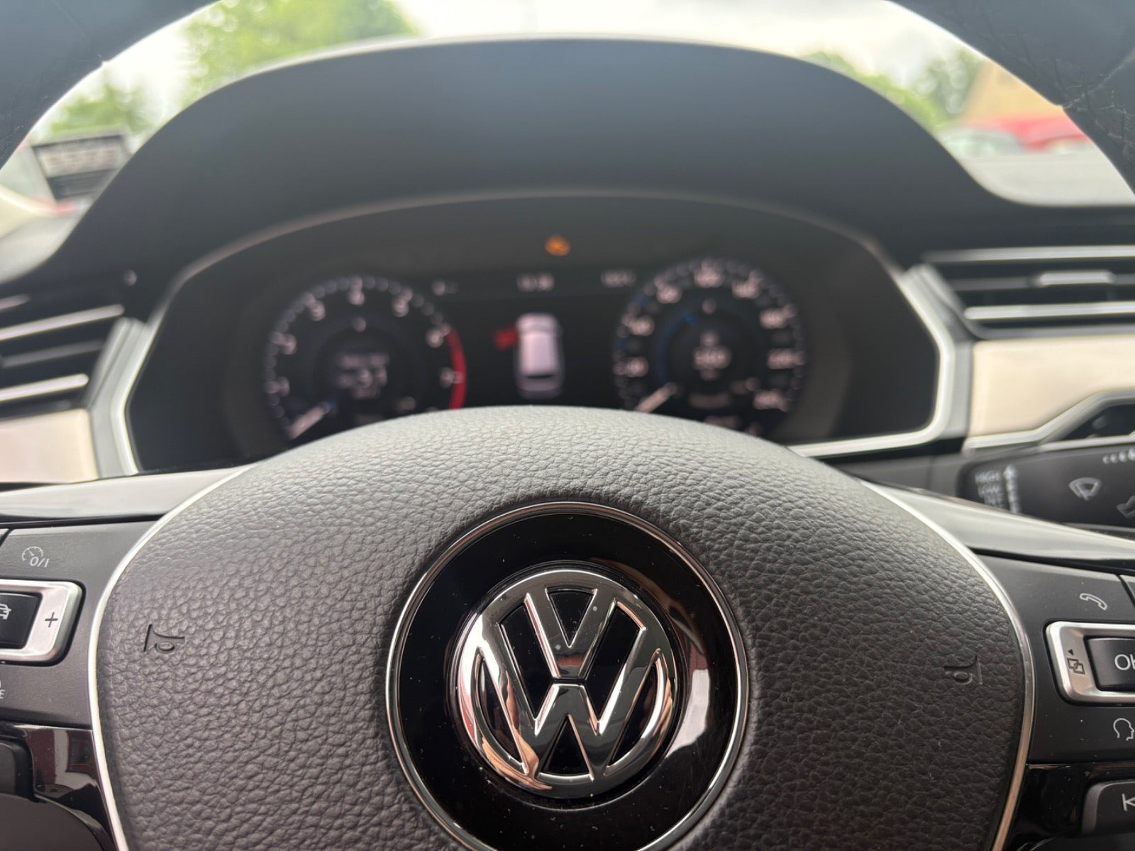 Sort VW Passat fra 2017