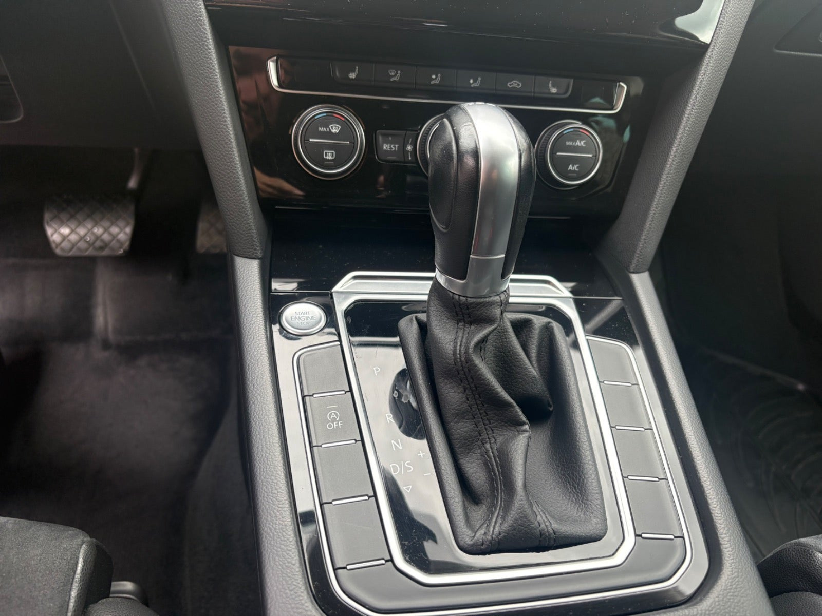 Sort VW Passat fra 2017