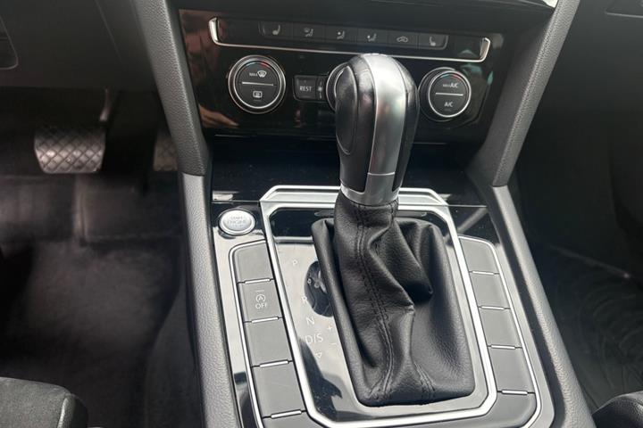 Sort VW Passat fra 2017
