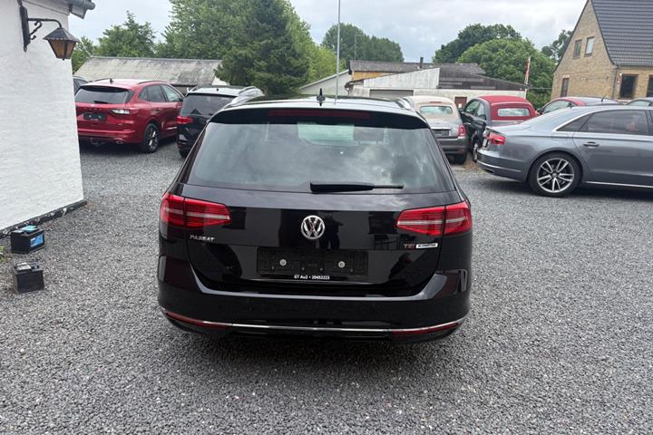 Sort VW Passat fra 2017