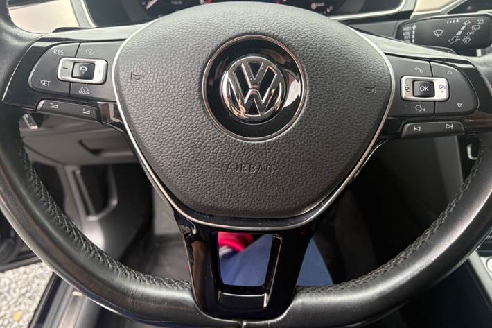 Sort VW Passat fra 2017