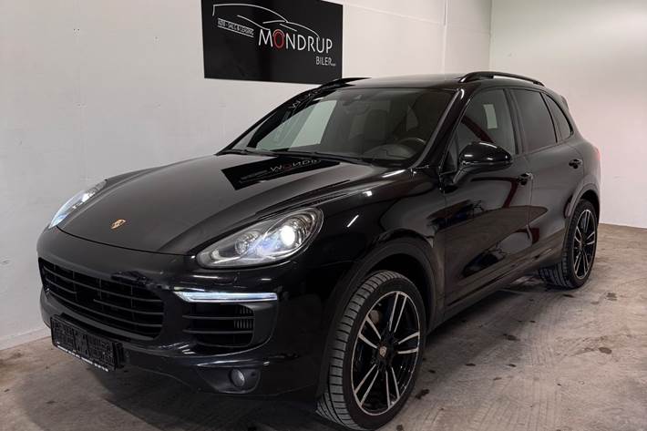 Sort Porsche Cayenne fra 2015