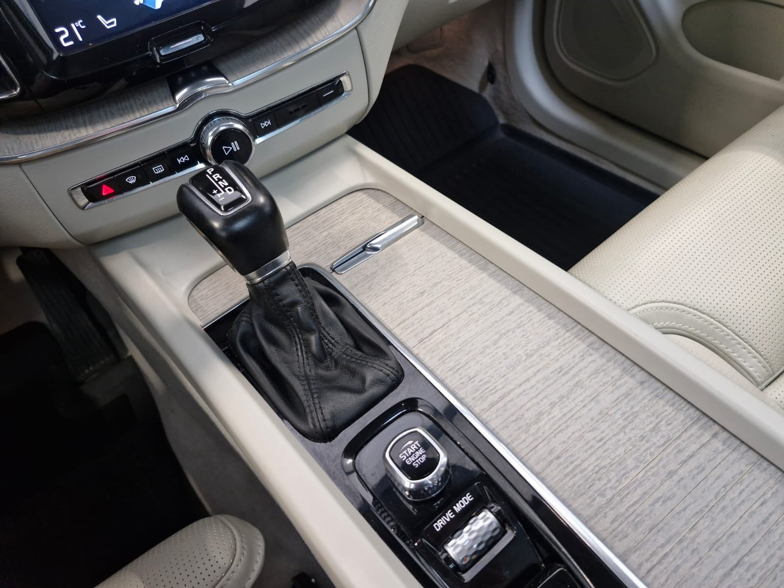Brun Volvo XC60 fra 2019