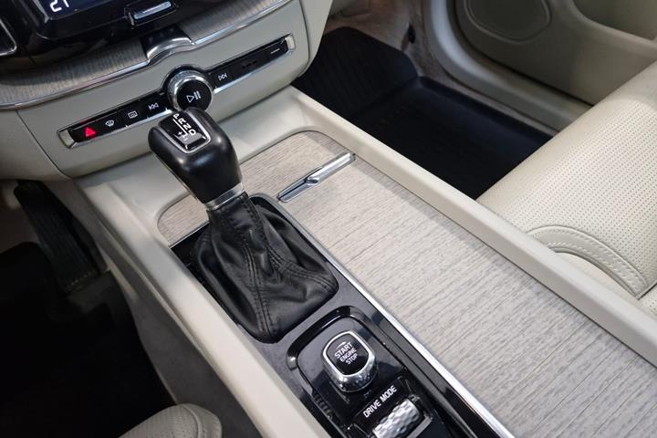 Brun Volvo XC60 fra 2019