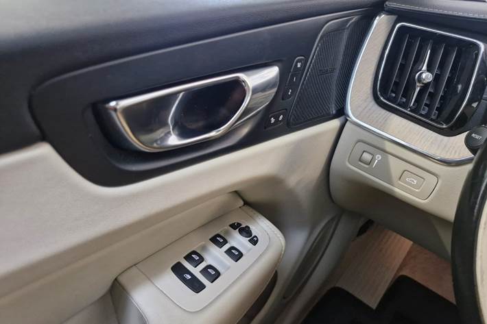 Brun Volvo XC60 fra 2019