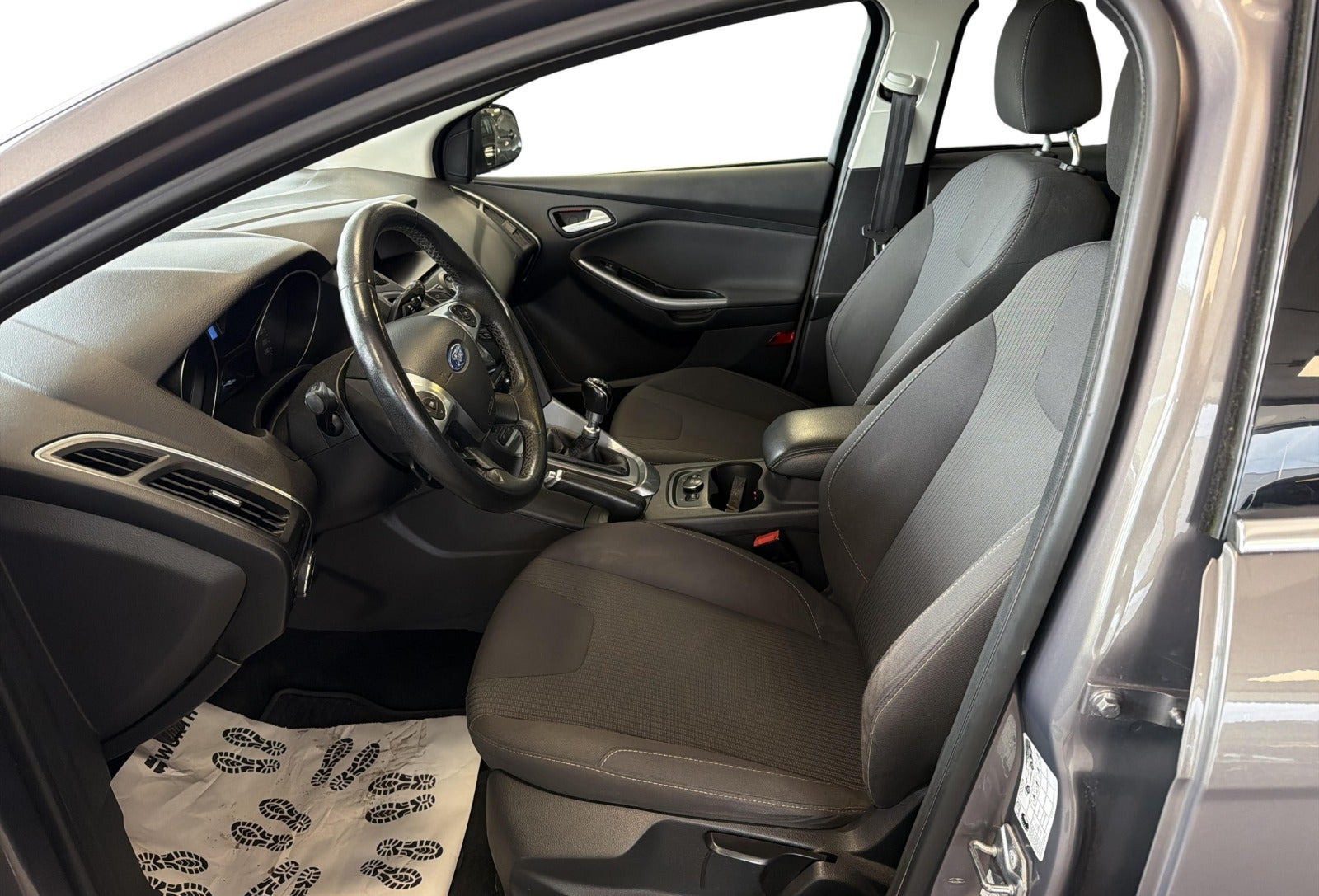 Grå Ford Focus fra 2012