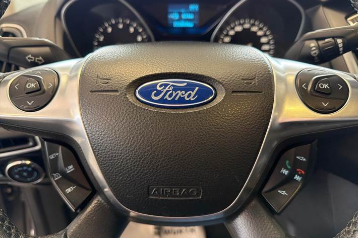 Grå Ford Focus fra 2012