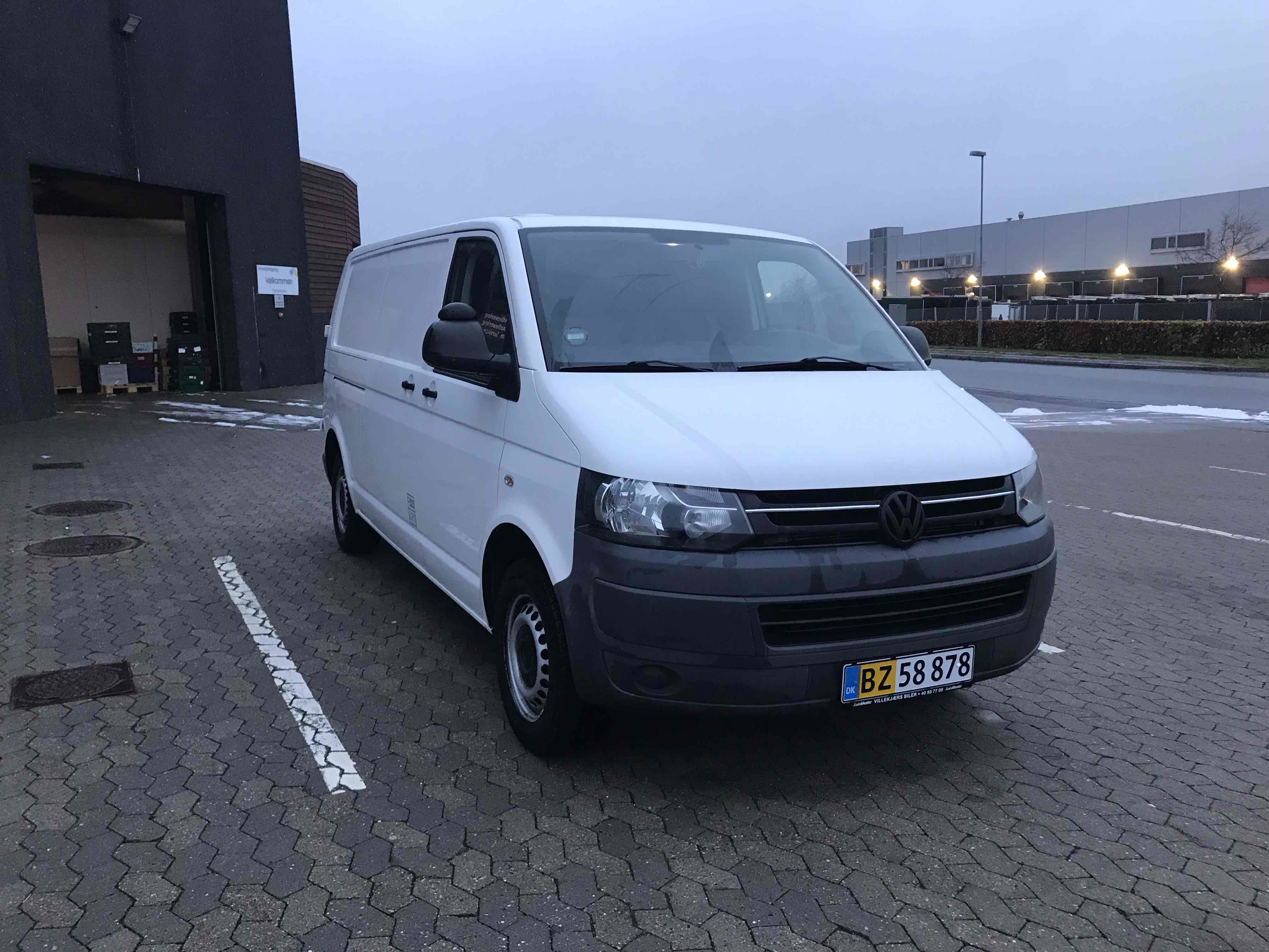 Hvid VW T5 fra 2011