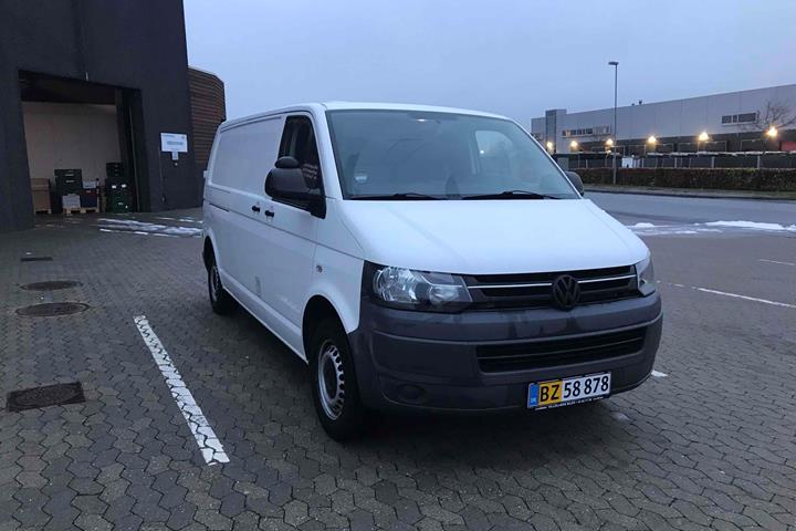 Hvid VW T5 fra 2011
