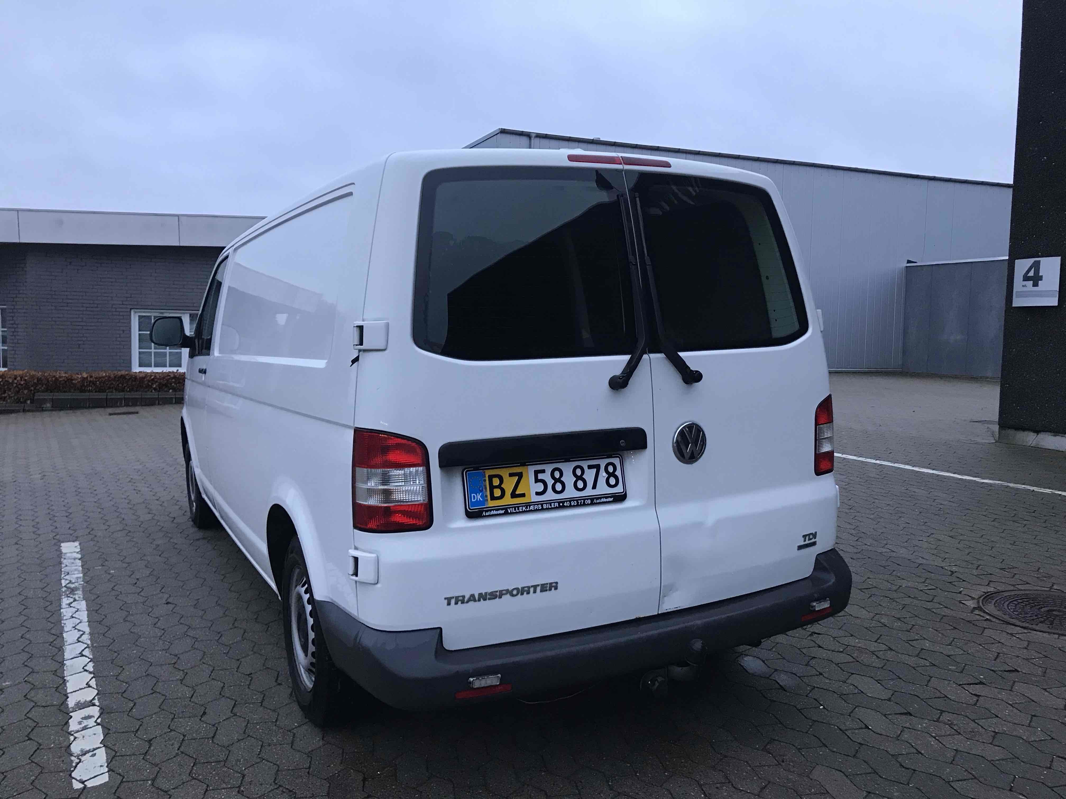 Hvid VW T5 fra 2011