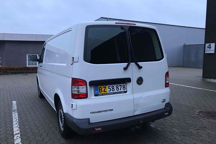 Hvid VW T5 fra 2011