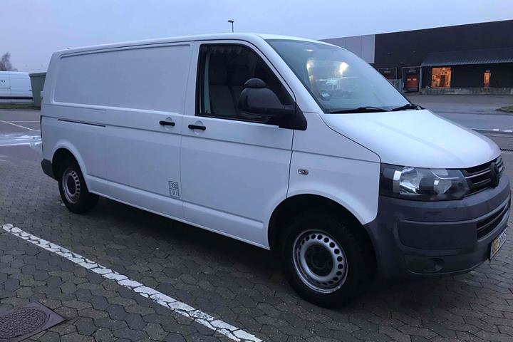 Hvid VW T5 fra 2011