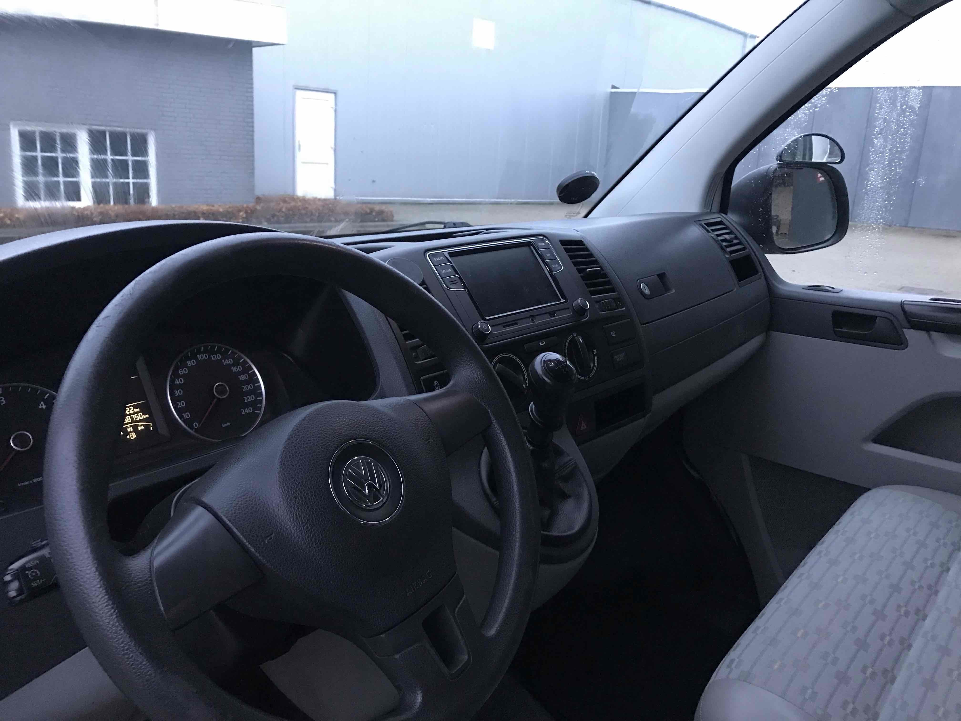 Hvid VW T5 fra 2011