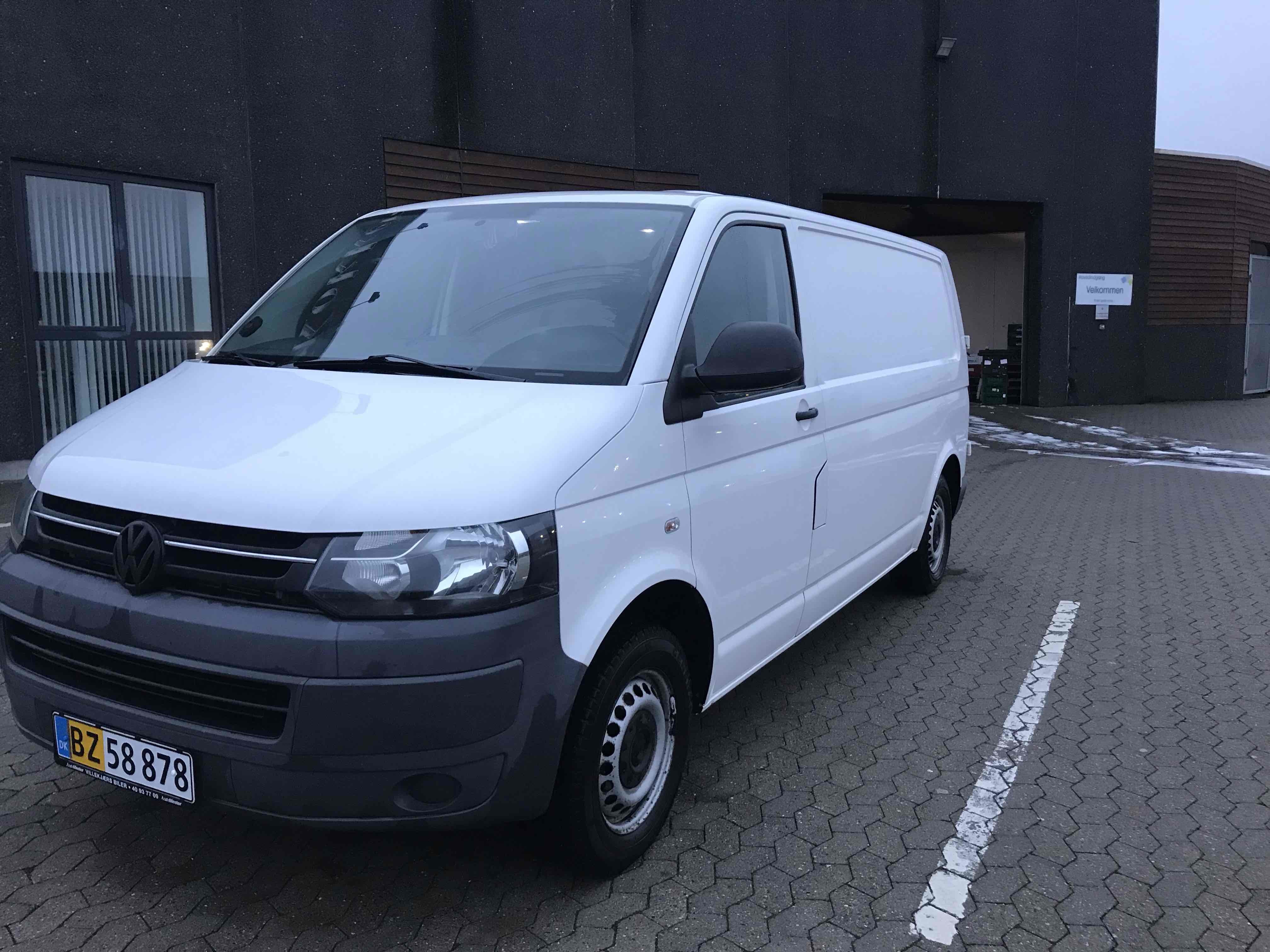 Hvid VW T5 fra 2011